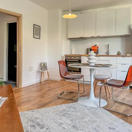 1br With A Designated Workspace, Free Street Parking And Free Gym Pass Appartement