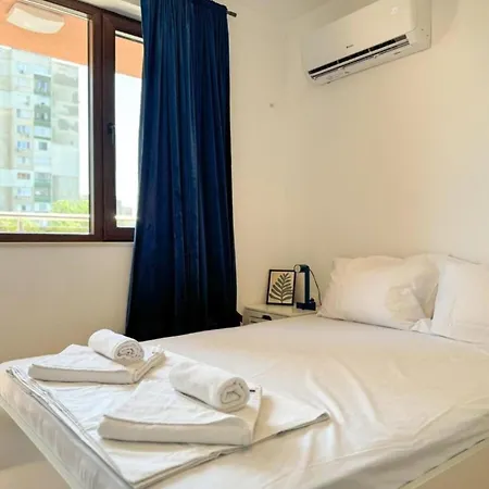 1br With A Designated Workspace, Free Street Parking And Free Gym Pass Appartement