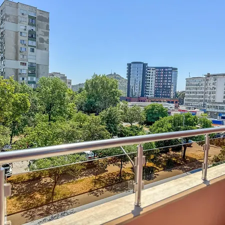 City Stay 1BR Near Mall Plovdiv with Workspace by Flat Manаger *