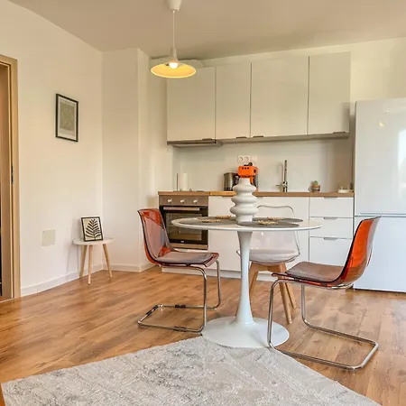 Daire 1br With A Designated Workspace, Free Street Parking And Free Gym Pass *