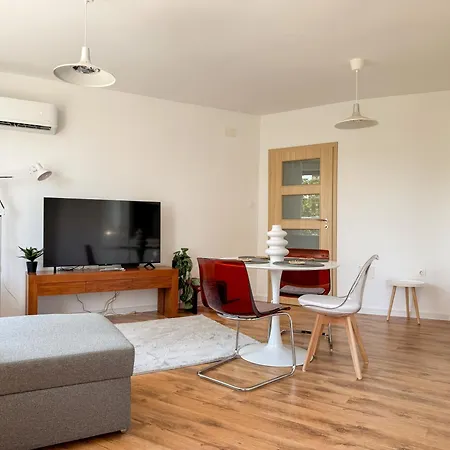 1br Near Mall With Workspace By Flat Manаger 플로브디프