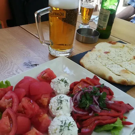 Daire 1br With A Designated Workspace, Free Street Parking And Free Gym Pass *