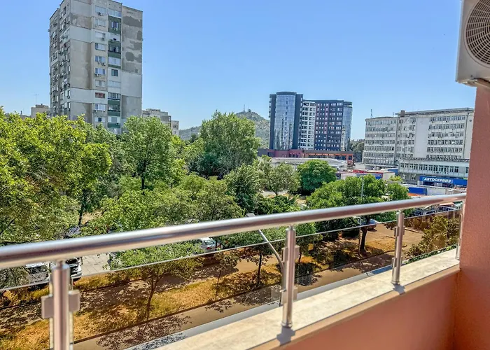 1br With A Designated Workspace, Free Street Parking And Free Gym Pass *