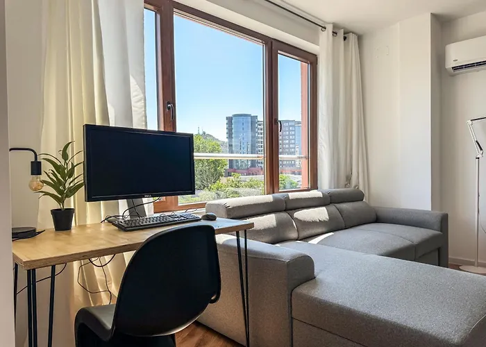 Apartment 1br With A Designated Workspace, Free Street Parking And Free Gym Pass