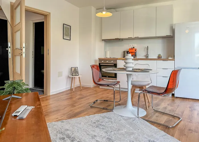 1br With A Designated Workspace, Free Street Parking And Free Gym Pass Apartment