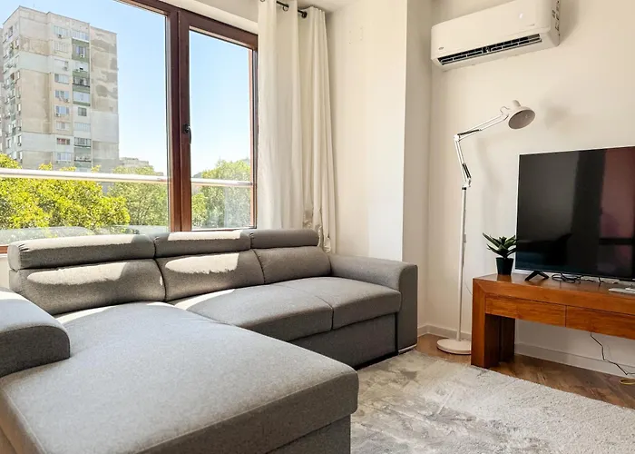 1br With A Designated Workspace, Free Street Parking And Free Gym Pass Apartment