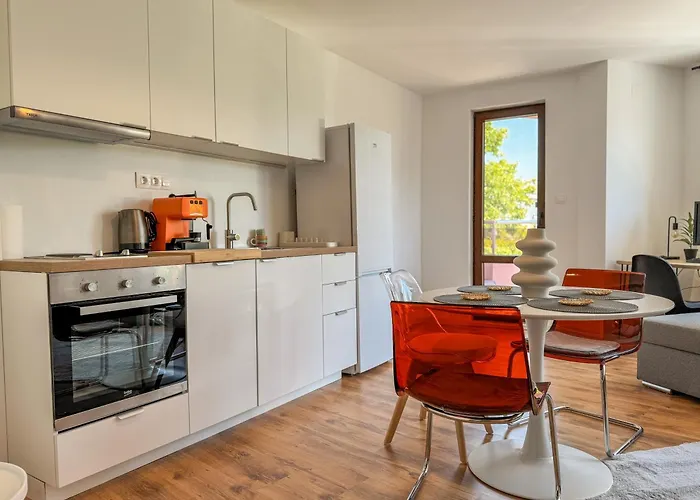 1br With A Designated Workspace, Free Street Parking And Free Gym Pass Plovdiv