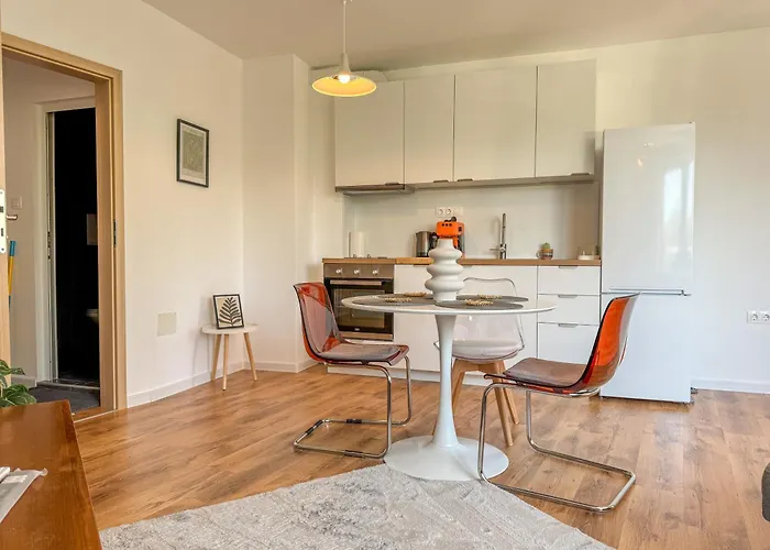 Appartement 1br With A Designated Workspace, Free Street Parking And Free Gym Pass *